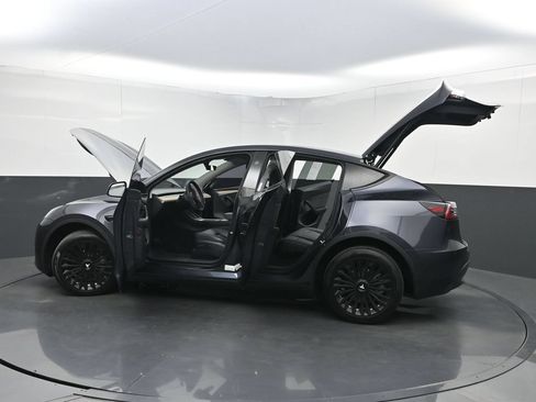Used 2024 Tesla Model Y Long Range AWD/4WD image 35