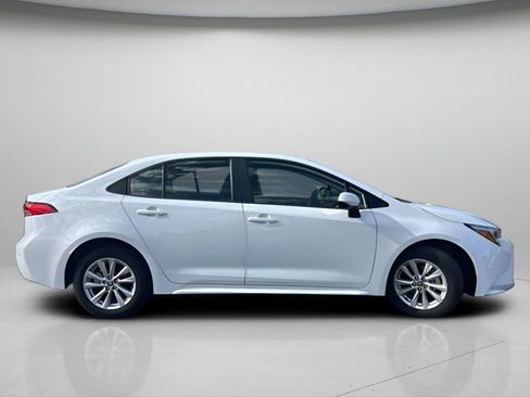 Used 2026 Toyota Corolla LE w/ LE Premium Package FWD image 4