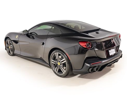Used 2019 Ferrari Portofino RWD image 4