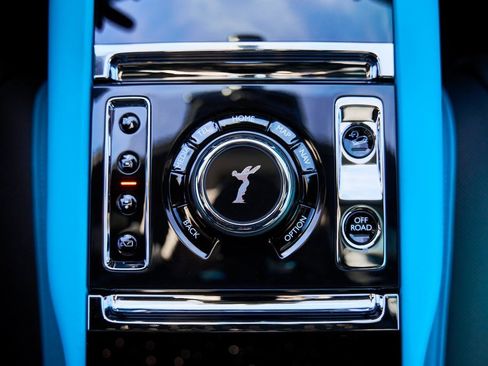 Used 2025 Rolls-Royce Cullinan image 66