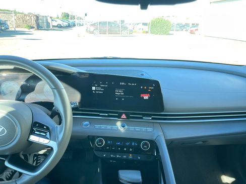 Used 2025 Hyundai Elantra SEL image 34