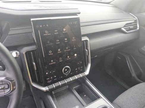 Used 2025 GMC Acadia Elevation image 7