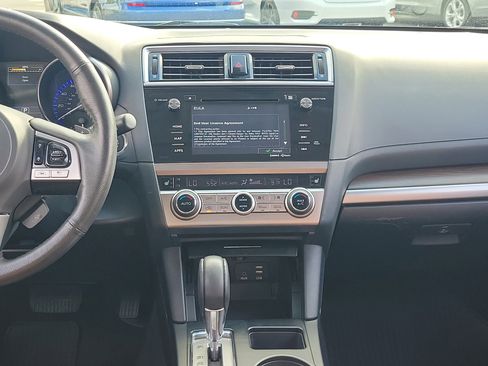 Used 2017 Subaru Outback 2.5i Touring AWD/4WD image 19