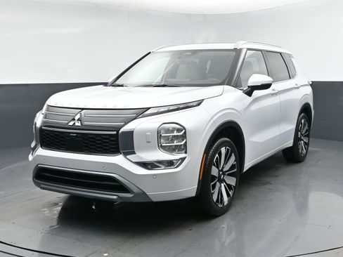 New 2025 Mitsubishi Outlander SEL image 1
