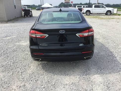 Used 2019 Ford Fusion SE AWD/4WD image 4