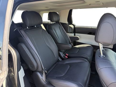 Used 2024 Kia Carnival SX Prestige image 18