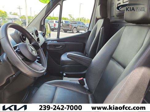 Used 2025 Mercedes-Benz Sprinter 2500 image 22