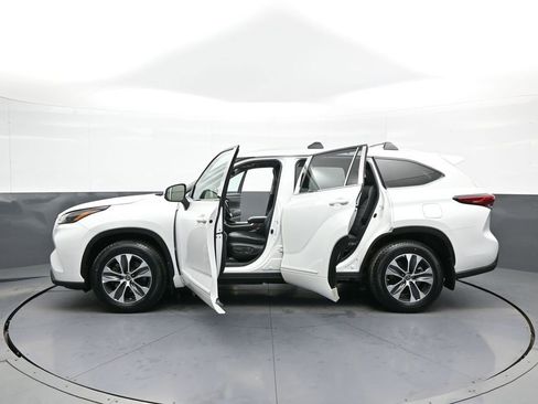 Certified 2023 Toyota Highlander XLE image 45