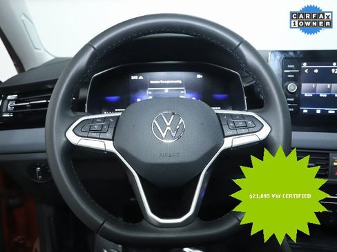 Certified 2025 Volkswagen Jetta SE image 22