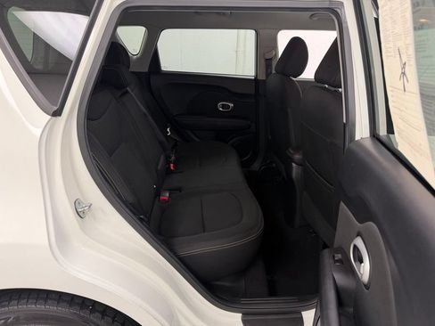 Used 2016 Kia Soul + FWD image 13
