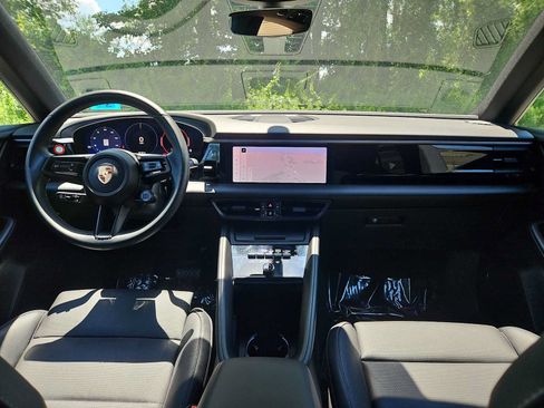 Certified 2025 Porsche Macan 4 Electric AWD/4WD image 47
