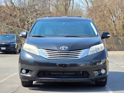 Used 2013 Toyota Sienna Limited w/ Premium Pkg AWD/4WD image 3