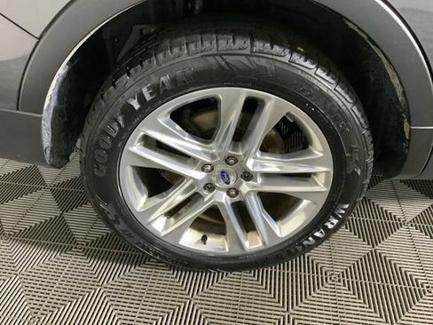 Used 2017 Ford Explorer XLT w/ Equipment Group 202A FWD image 11