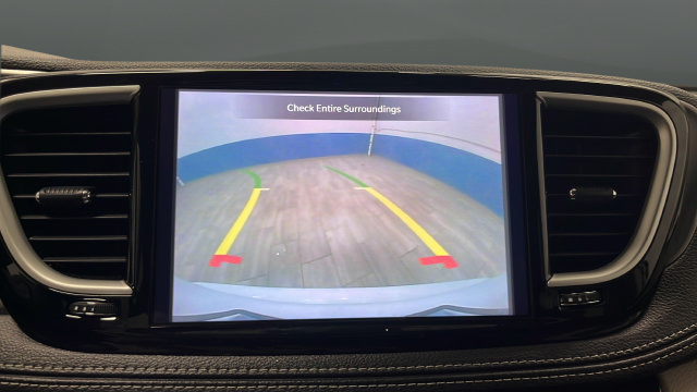Used 2024 Chrysler Pacifica Limited FWD image 13