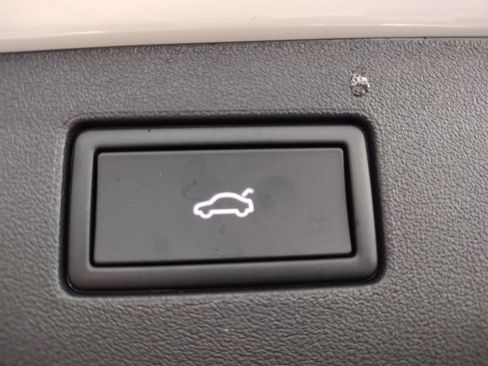 New 2026 Volkswagen Tiguan SEL R-Line image 19