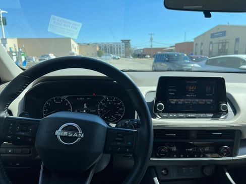 Used 2025 Nissan Rogue SV FWD image 36