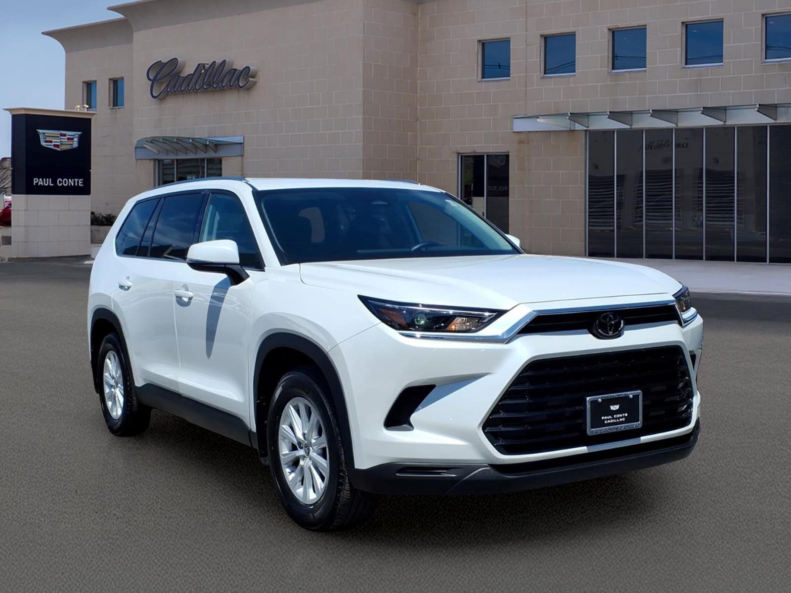 Used 2024 Toyota Grand Highlander AWD image 3