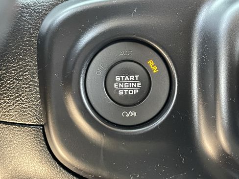 Used 2020 Jeep Gladiator Overland AWD/4WD image 28