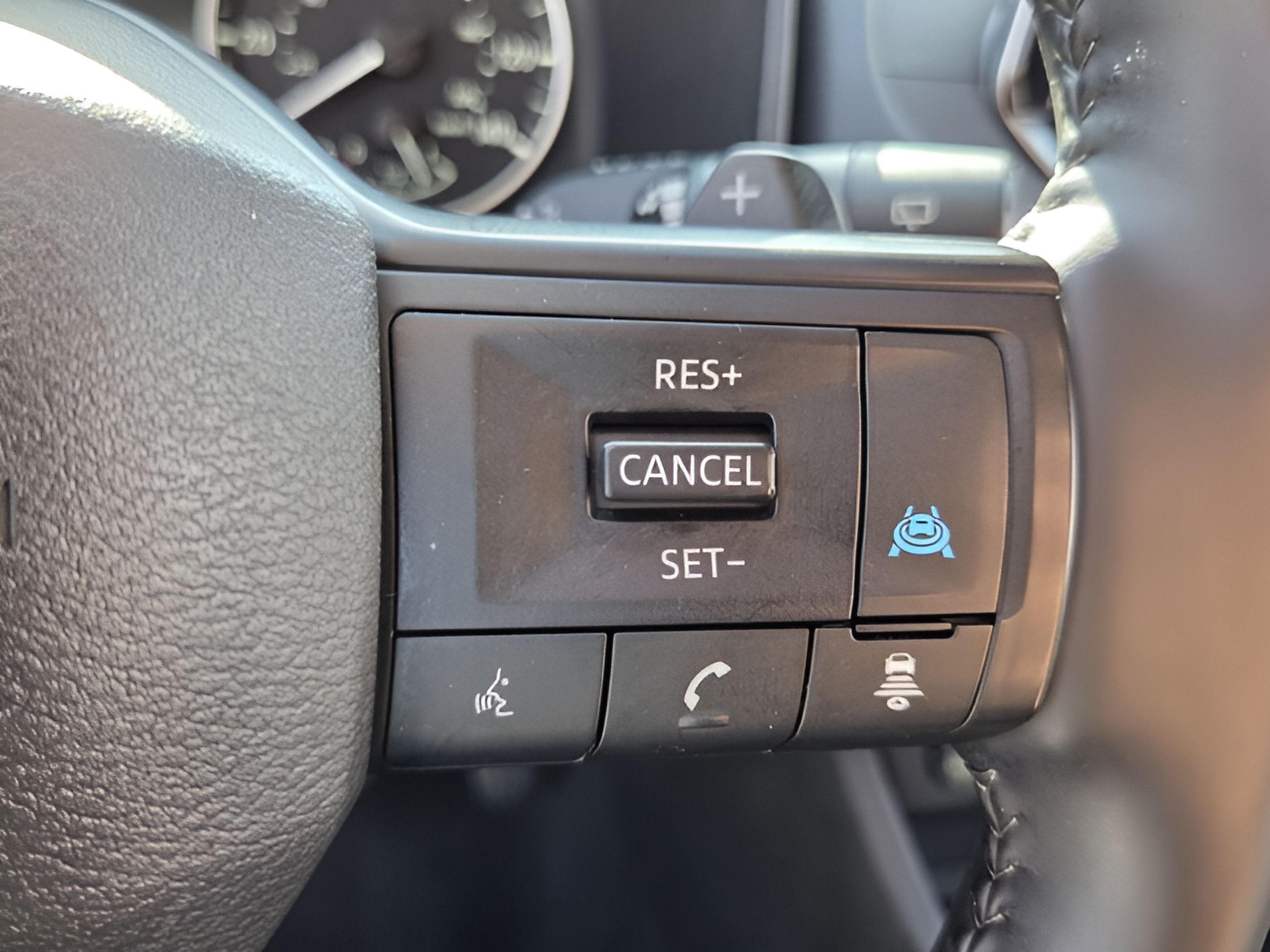 Used 2025 Nissan Rogue SV AWD/4WD image 26
