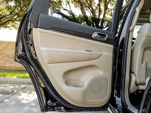 Used 2018 Jeep Grand Cherokee Limited image 54