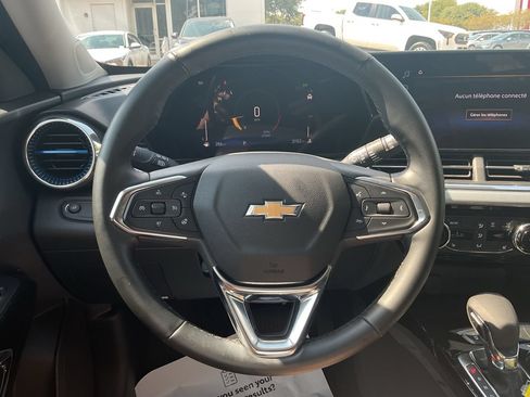 Used 2025 Chevrolet Trax LT w/ LT Convenience Package FWD image 34