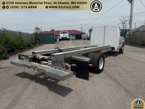Used 2011 Ford E-450 and Econoline 450 Super Duty RWD image 2