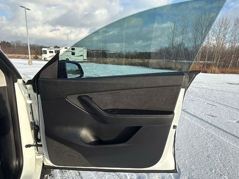 Used 2021 Tesla Model Y Long Range image 18