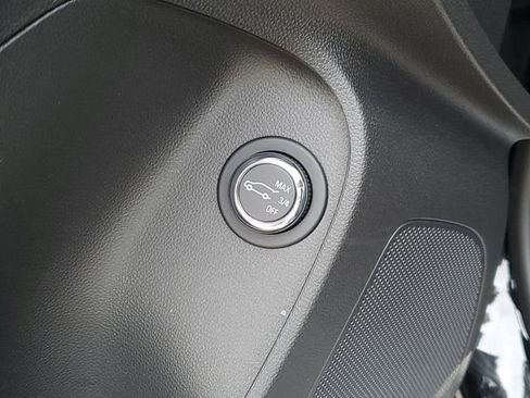 Certified 2025 Buick Envista Sport Touring FWD image 22