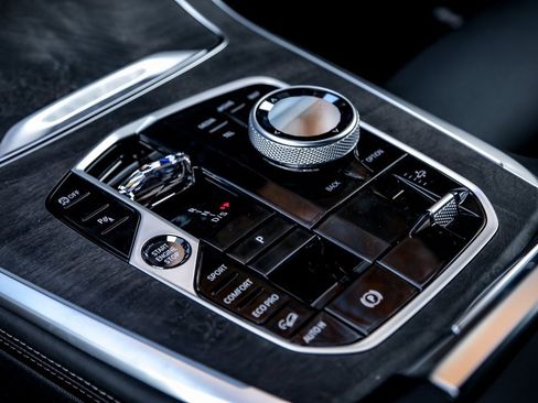 Used 2026 BMW X7 xDrive40i w/ Executive Package image 15