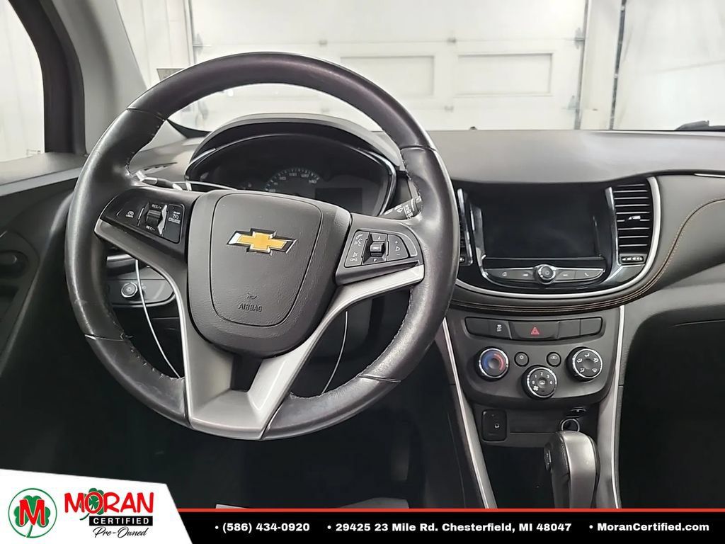 Used 2019 Chevrolet Trax LT w/ LT Convenience Package FWD image 8
