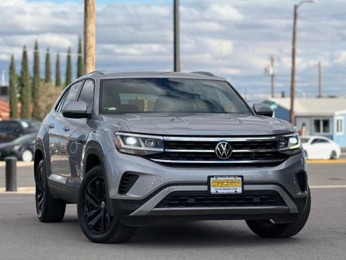 Used 2022 Volkswagen Atlas Cross Sport SE w/ Panoramic Sunroof Package AWD/4WD image 2
