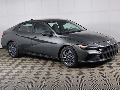 Used 2024 Hyundai Elantra SEL FWD image 41