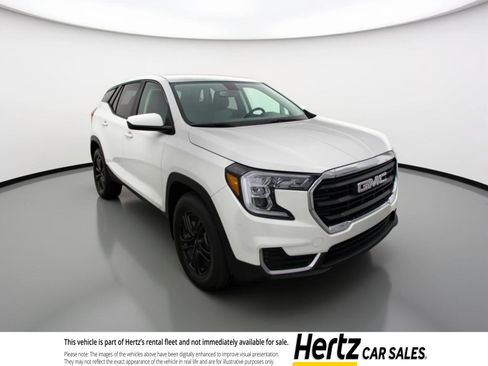 Used 2024 GMC Terrain SLE image 1