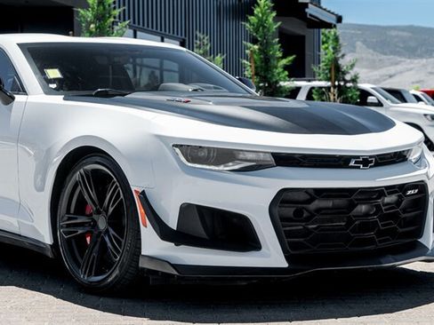 Used 2021 Chevrolet Camaro ZL1 RWD image 8