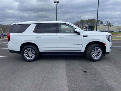 Used 2024 GMC Yukon SLT image 2