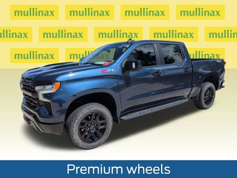 Used 2022 Chevrolet Silverado 1500 LT Trail Boss w/ LT Trail Boss Premium Package AWD/4WD image 11