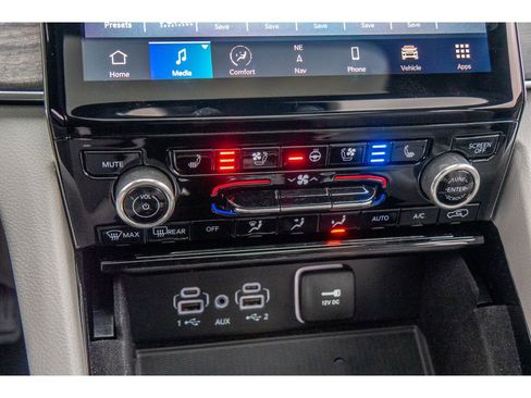 Used 2022 Jeep Grand Cherokee Overland w/ Luxury Tech Group IV image 25