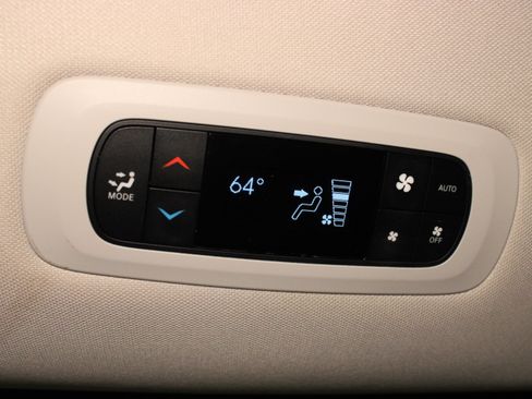 Used 2024 Chrysler Pacifica Touring-L FWD image 36
