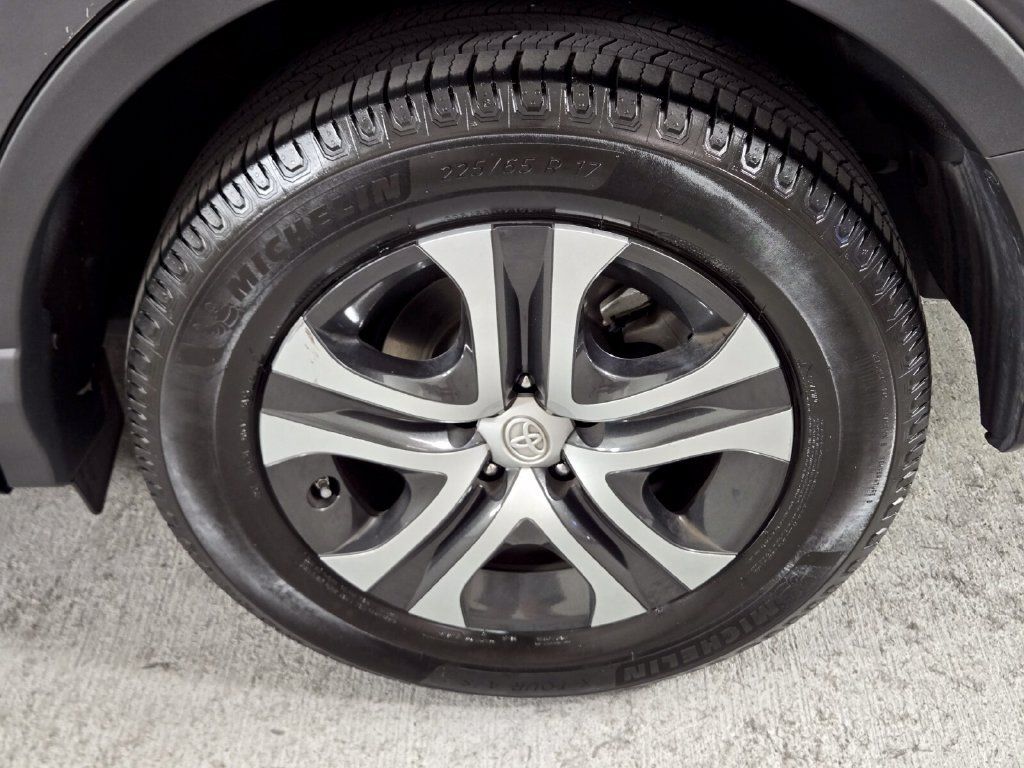 Used 2018 Toyota RAV4 LE w/ Carpet Mat Package FWD image 13