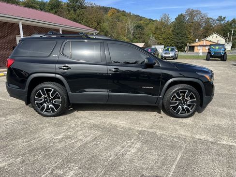 Used 2019 GMC Acadia SLT w/ Black Edition image 2
