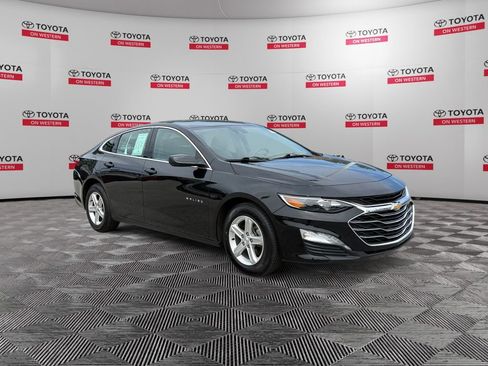 Used 2024 Chevrolet Malibu LT FWD image 1