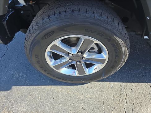 Used 2022 Jeep Wrangler Unlimited Sahara w/ LED Lighting Group image 11