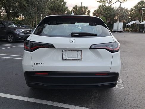 Certified 2023 Honda HR-V LX image 5
