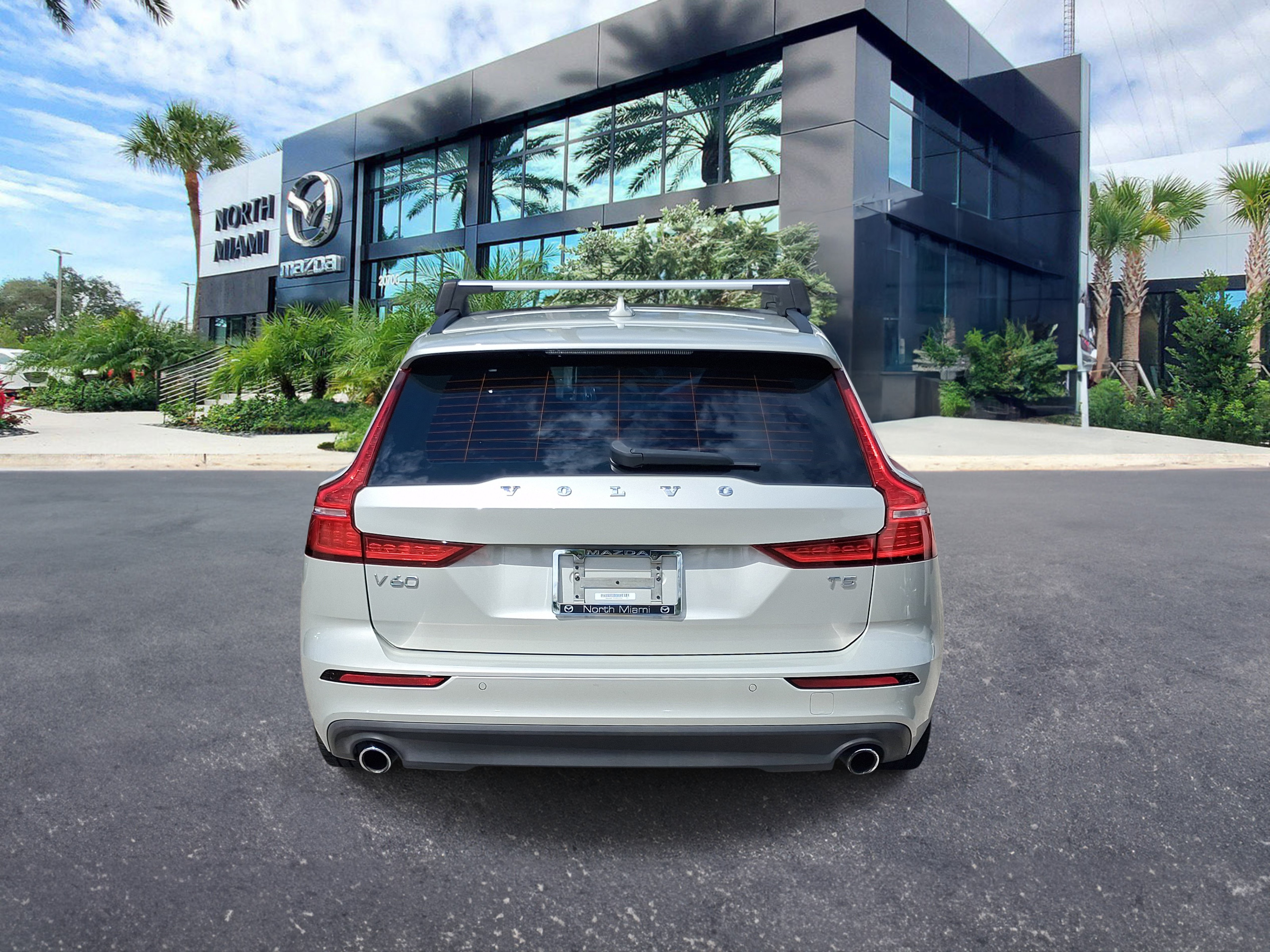 Used 2020 Volvo V60 T5 Momentum FWD image 4