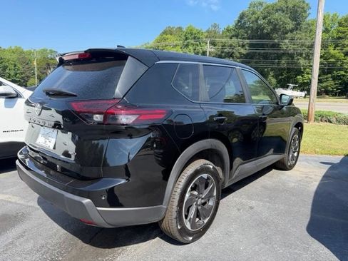 Used 2025 Nissan Rogue SV AWD/4WD image 4