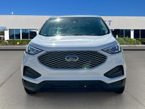 Certified 2024 Ford Edge SE image 2