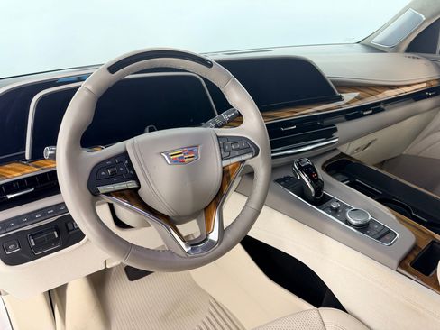 Used 2024 Cadillac Escalade Sport Platinum AWD/4WD image 4