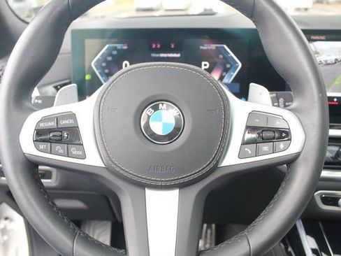 Used 2025 BMW X7 xDrive40i w/ Executive Package image 18