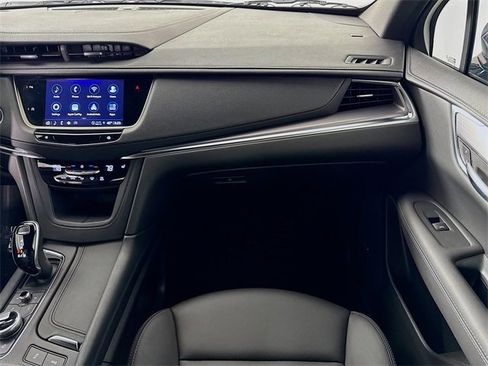 Used 2022 Cadillac XT5 Luxury w/ LPO, ONYX Package image 38