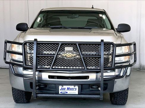 Used 2009 Chevrolet Silverado 2500 LT w/ Suspension Package, Off-Road image 2